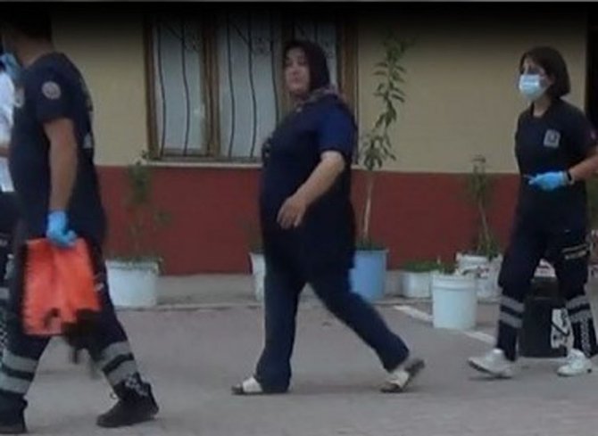 Sinir Kriz Geçiren Kadın, Kocasının Eşyalarını Balkonda Yakmaya Kalktı
