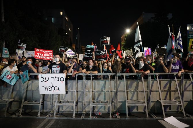 Netanyahu’nun Konutunun Önündeki Protestolar Devam Ediyor