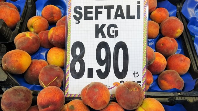 Tarlada 2 Lira Olan Şeftali Şehirde 3 Katına Satılıyor