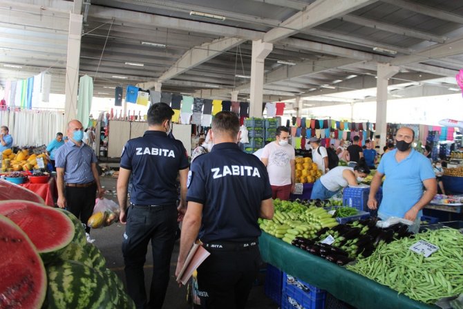 Görüntülendiğini Anlayan Maskesiz Esnaf Poşeti Maskeye Çevirdi