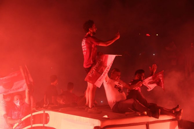 Hatayspor Şampiyonluğu Taraftarıyla Kutladı