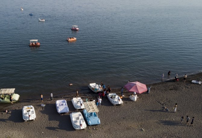 Van Gölü’nde Yüzme Keyfi