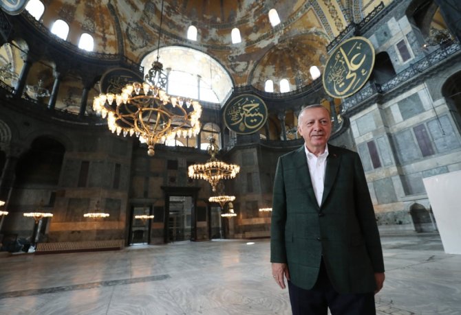Cumhurbaşkanı Erdoğan Ayasofya Camii’nde İncelemelerde Bulundu