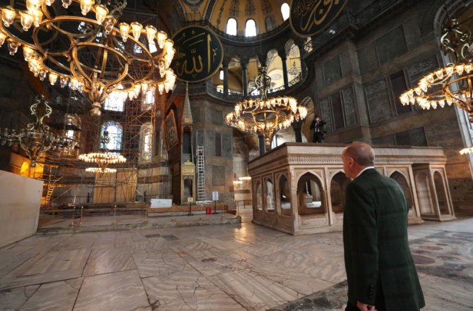 Cumhurbaşkanı Erdoğan Ayasofya Camii’nde İncelemelerde Bulundu