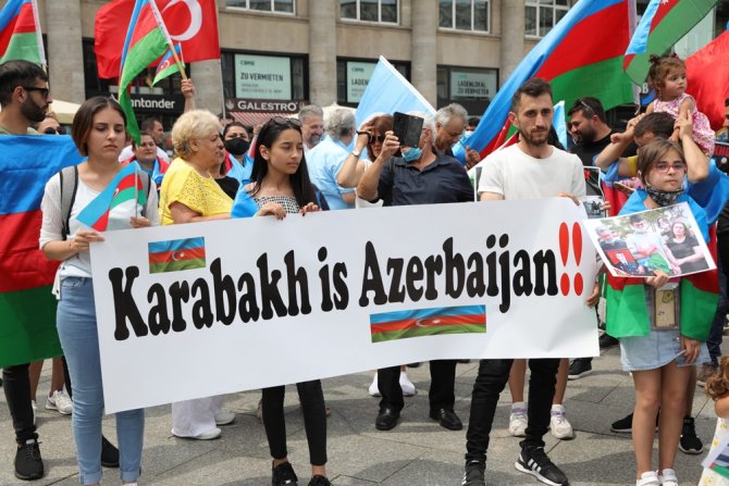 Almanya’da Ermenistan’ın Saldırıları Protesto Edildi