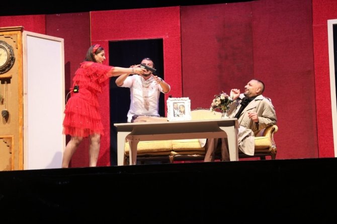 Akçaabat’ta Açık Hava Tiyatro Günleri Başladı