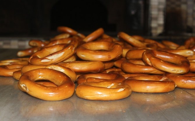 Doğal, Katkısız Ve Pekmezle Üretilen Lezzet: Giresun Simidi