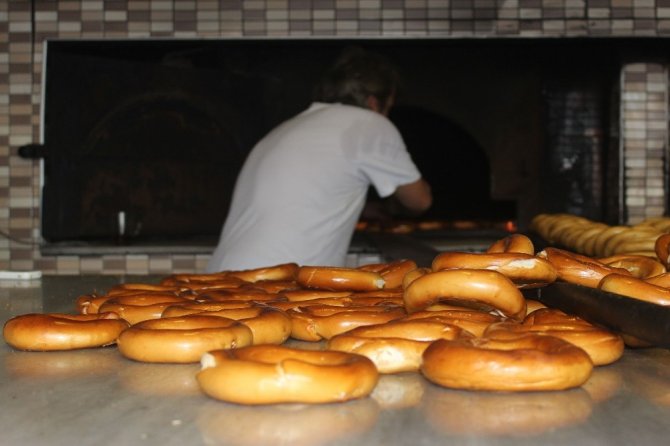 Doğal, Katkısız Ve Pekmezle Üretilen Lezzet: Giresun Simidi