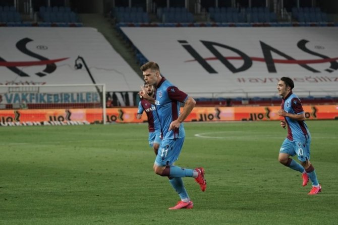 Süper Lig: Trabzonspor: 1- İttifak Holding Konyaspor: 0 (Maç Devam Ediyor)