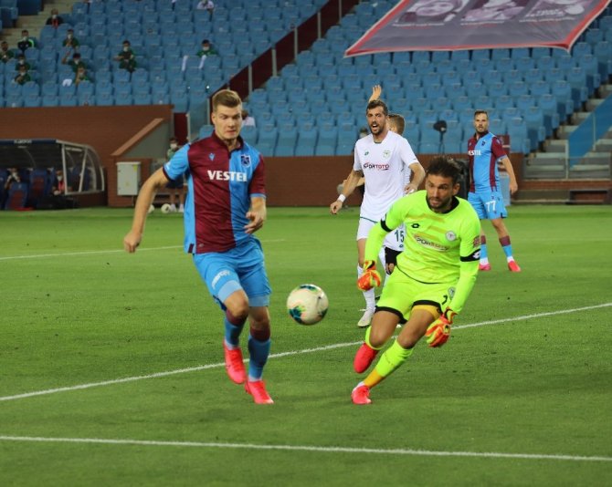 Süper Lig: Trabzonspor: 1- İttifak Holding Konyaspor: 1 (İlk Yarı)