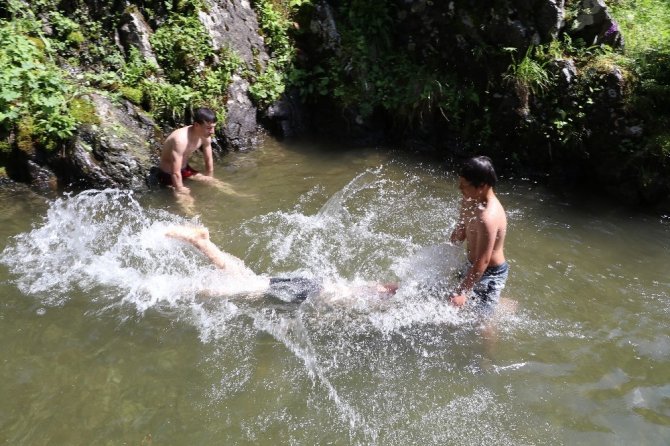 Denizden Uzaktaki Köy Çocuklarından Sıra Dışı Yöntem