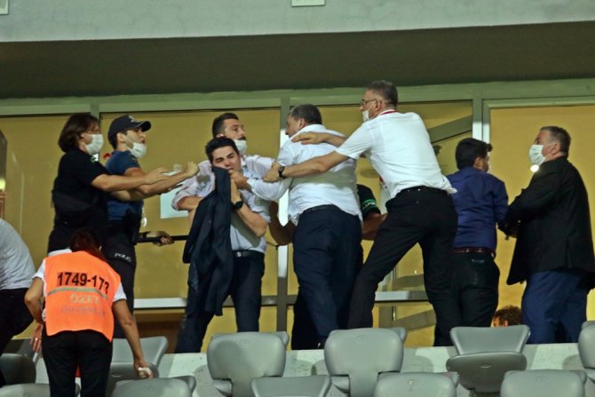 Play-off Maçının Ardından Ortalık Karıştı, Yumruklar Hava Uçuştu