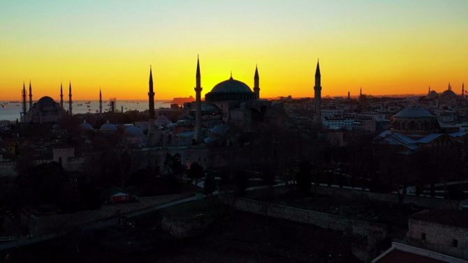 İlk Namaza Hazırlanan Ayasofya’da Gün Batımı Güzelliği