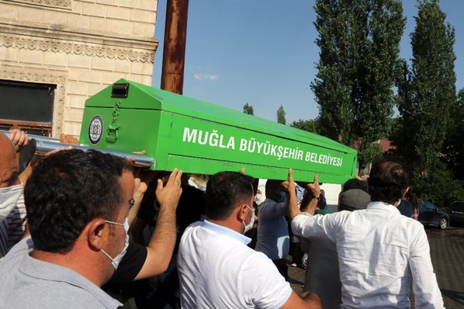 Vahşice Öldürülen Üniversite Öğrencisi Pınar Gültekin Son Yolculuğuna Uğurlandı