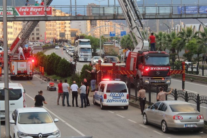 İntihar Girişimi Karadeniz Sahil Yolunu Trafiğe Kapattı