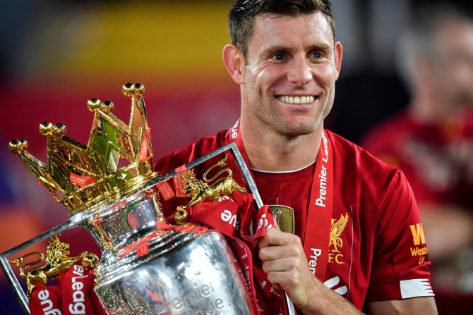 Liverpool Şampiyonluk Kupasını Kaldırdı