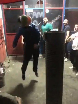 Top Yerine Karpuza Kafa Attı, Sosyal Medyada Fenomen Oldu