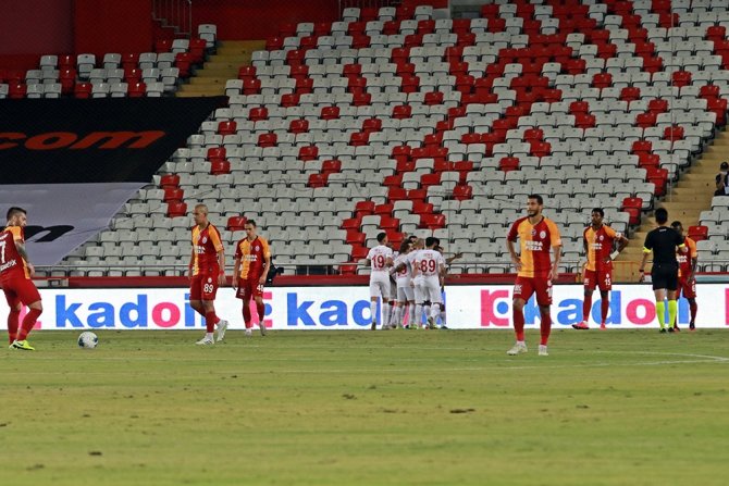 Süper Lig: Fraport Tav Antalyaspor: 1 - Galatarasaray: 0 (İlk Yarı)