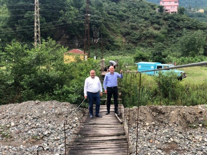Mahalle Sakinleri Tarafından Yıllar Önce Yapılan Asma Köprü Onarılıyor