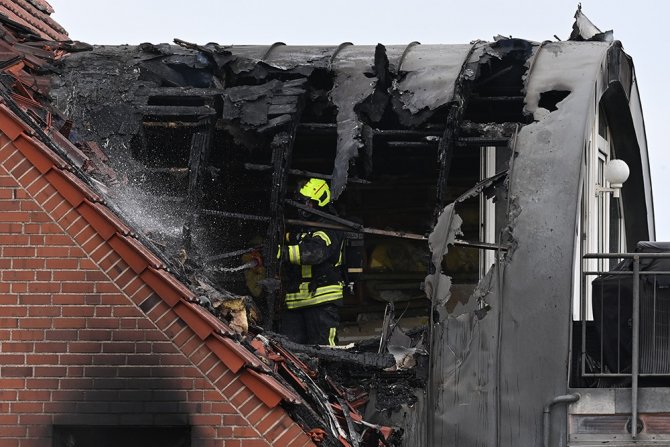 Almanya’da Apartmanın Üzerine Küçük Uçak Düştü: 2 Ölü, 2 Yaralı