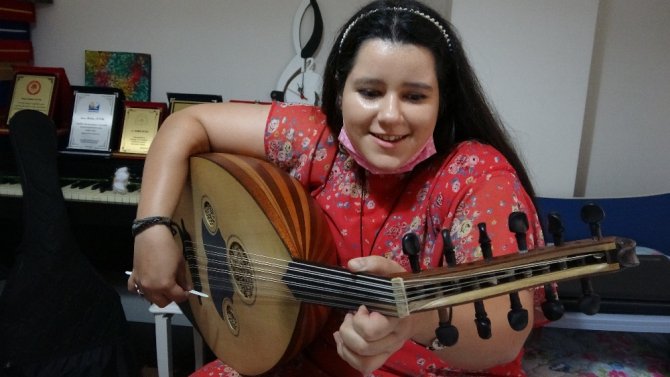 Otizmli Rabia’nın Çamaşır Makinesiyle Başlayıp Konservatuvara Uzanan Başarısı