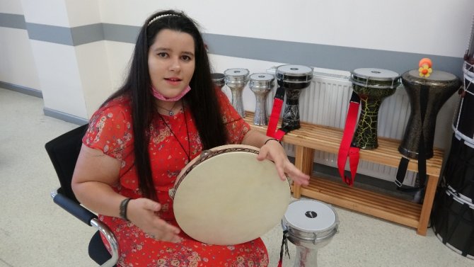 Otizmli Rabia’nın Çamaşır Makinesiyle Başlayıp Konservatuvara Uzanan Başarısı