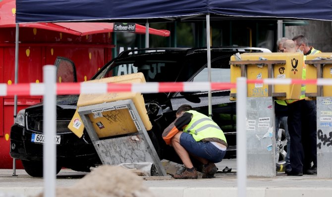 Berlin’de Araç Yayaların Arasına Daldı: 7 Yaralı