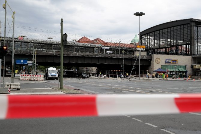 Berlin’de Araç Yayaların Arasına Daldı: 7 Yaralı