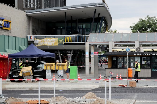 Berlin’de Araç Yayaların Arasına Daldı: 7 Yaralı