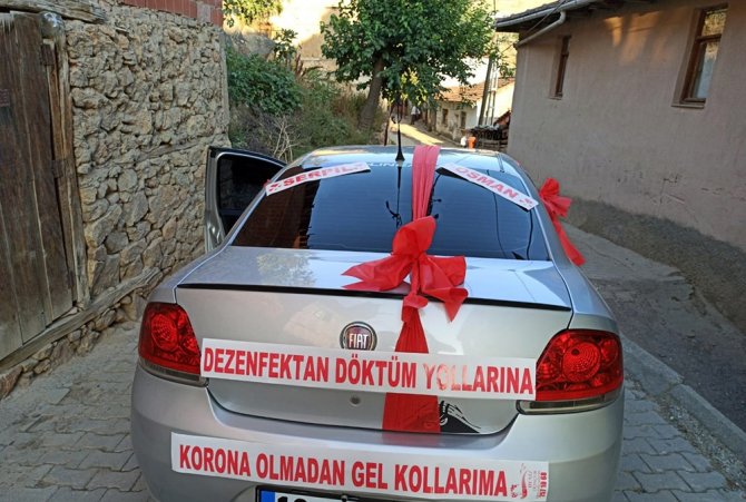 Düğün Arabasına Öyle Bir Mesaj Yazdı Ki Görenler Şaşkınlık Yaşadı