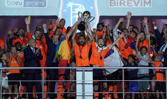 Şampiyon Başakşehir Kupasını Aldı