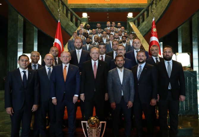 Cumhurbaşkanı Erdoğan, Şampiyon Başakşehir’i Kabul Etti