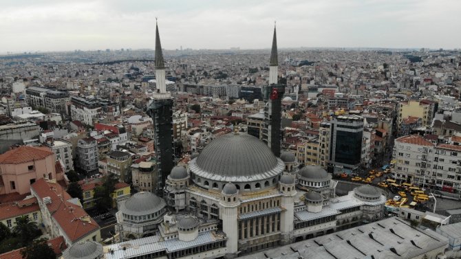Taksim Camii’nin Şerefesi Göründü