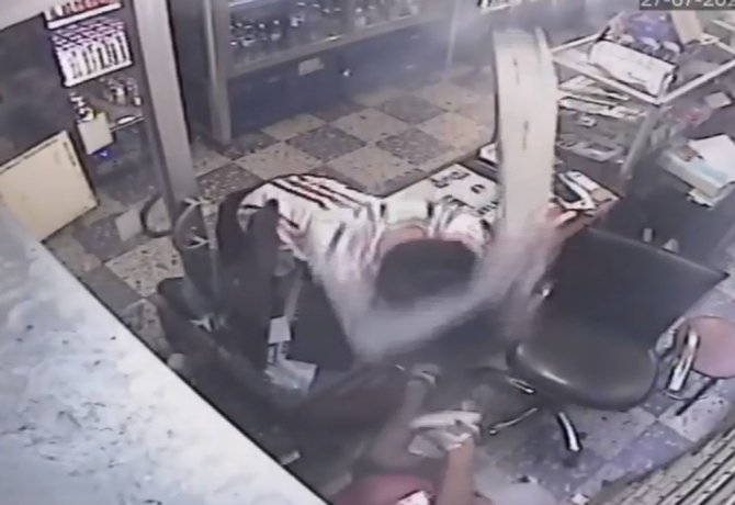 Sigara Alma Bahanesiyle Girdi, Çivili Kalasla Saldırdı