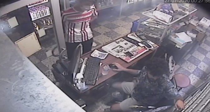 Sigara Alma Bahanesiyle Girdi, Çivili Kalasla Saldırdı