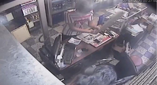 Sigara Alma Bahanesiyle Girdi, Çivili Kalasla Saldırdı