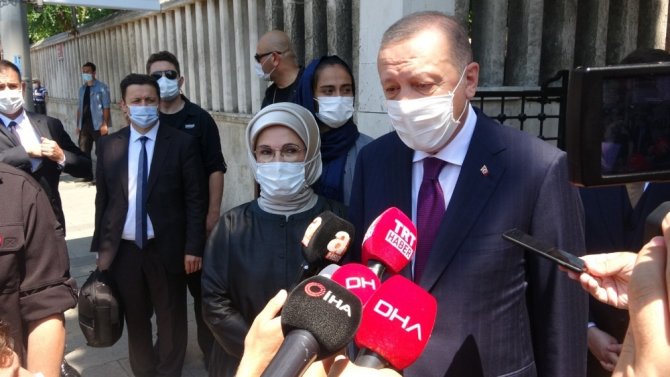 Cumhurbaşkanı Erdoğan Anne Ve Babasının Kabrini Ziyaret Etti
