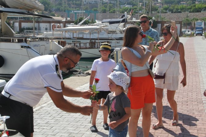 Antalya’daki Lüks Tekneler Sezonu Ukraynalı Turistlerle Açtı