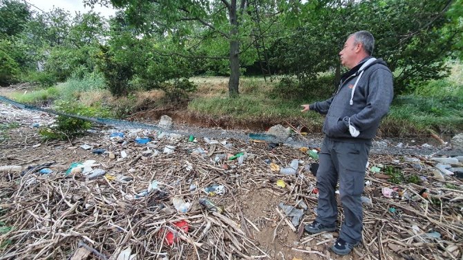 Barajın Suları Çekildi Mahalle Çöplerle Başbaşa Kaldı