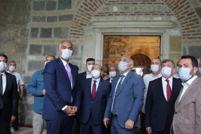 Kültür Ve Turizm Bakanı Mehmet Nuri Ersoy Trabzon’da Ayasofya-i Sağir Camii Şerifi’nde İncelemelerde Bulundu