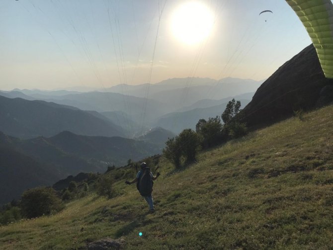 Yamaç Paraşütü Sporcuları Bu Kez Uçuş Alanları Tespit Etmek İçin Atladı