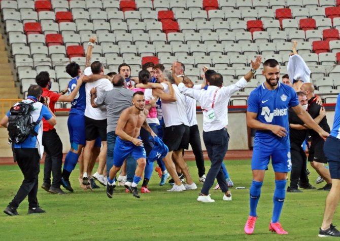 Tff 1 Lig’e Yükselen Tuzlaspor, Kupasını Aldı