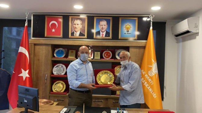 Muhtarlardan Ak Parti Of İlçe Başkanı Terzioğlu’na Plaket