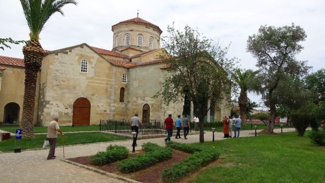Ortahisar Ayasofya Camii Açılışın Ardından Ziyaretçilerin Akınına Uğruyor