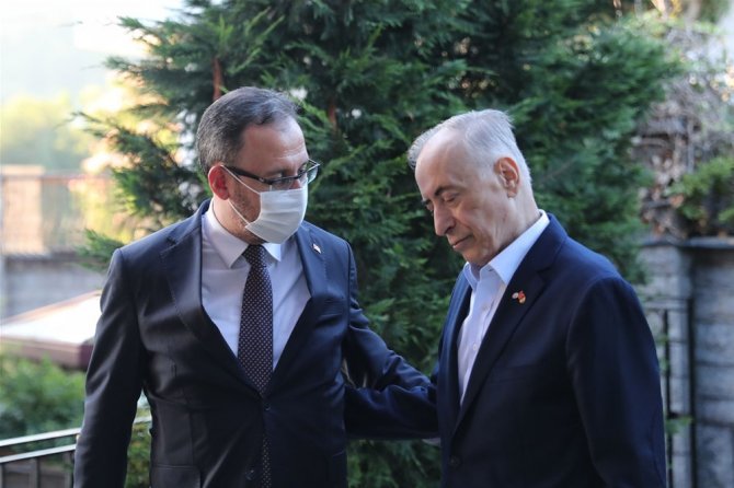 Bakan Kasapoğlu’ndan Mustafa Cengiz’e Geçmiş Olsun Ziyareti