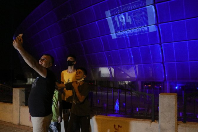 Yeni Adana Stadyumu ‘Mavi-lacivert’ Işıklarla Aydınlatıldı