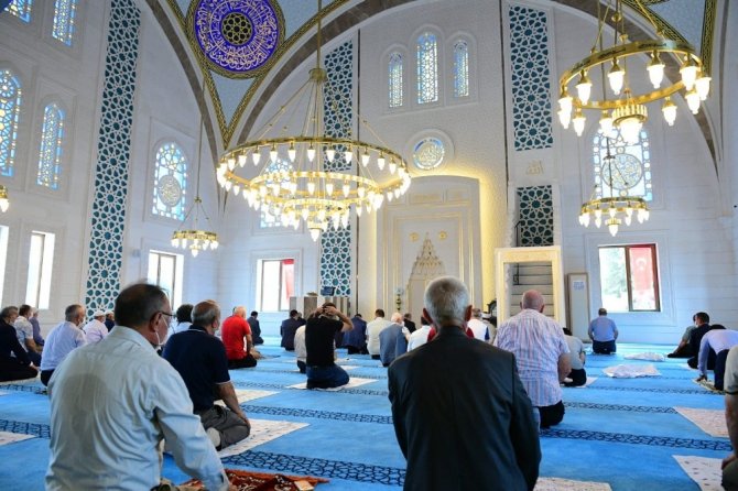 Sultan Alparslan Camii İbadete Açıldı
