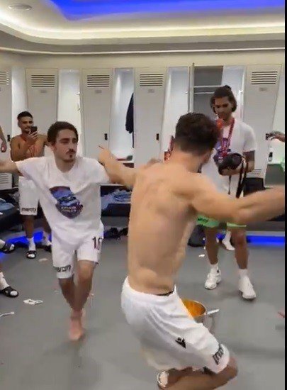 Trabzonspor Soyunma Odasında Kolbastı Şov