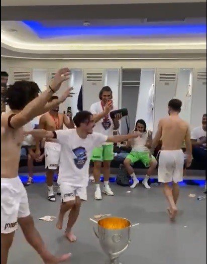 Trabzonspor Soyunma Odasında Kolbastı Şov