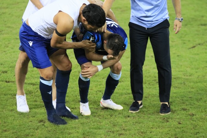 Kaçan Penaltı Sonrasında Adana Demirspor Futbolcuları Yıkıldı